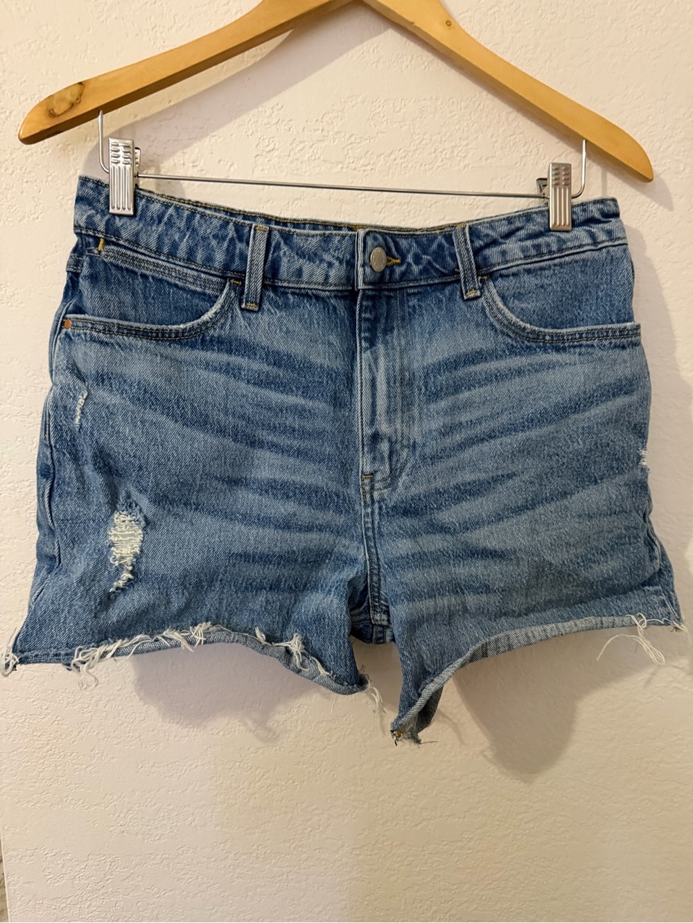 Wrangler High Rise Vintage 4in Light Blue Distressed Denim Shorts - Size 8